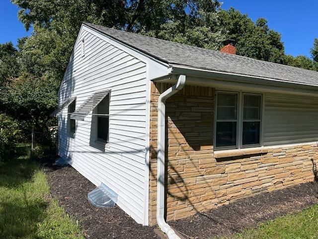 Photo 3 of 7 - 2504 Westport Road, Independence, MO 64052