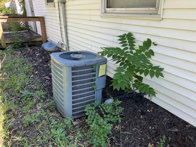 Photo 6 of 7 - 2504 Westport Road, Independence, MO 64052