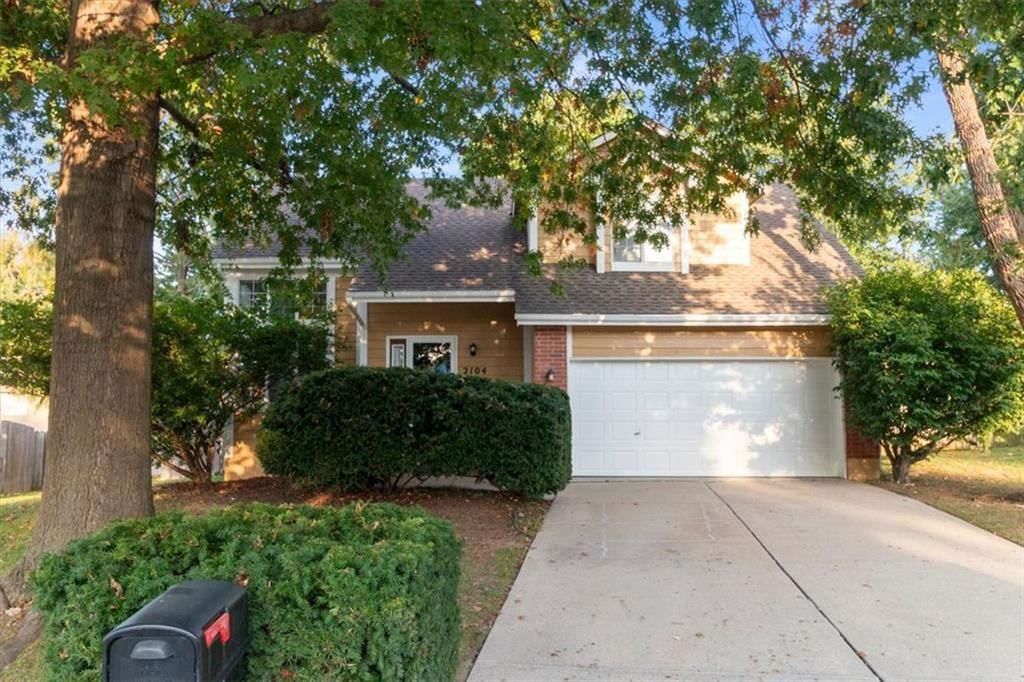 2104 NW Hidden Pointe Court, Blue Springs, MO