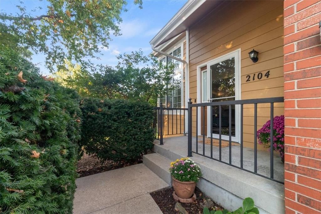 Photo 5 of 30 - 2104 NW Hidden Pointe Court, Blue Springs, MO 64015