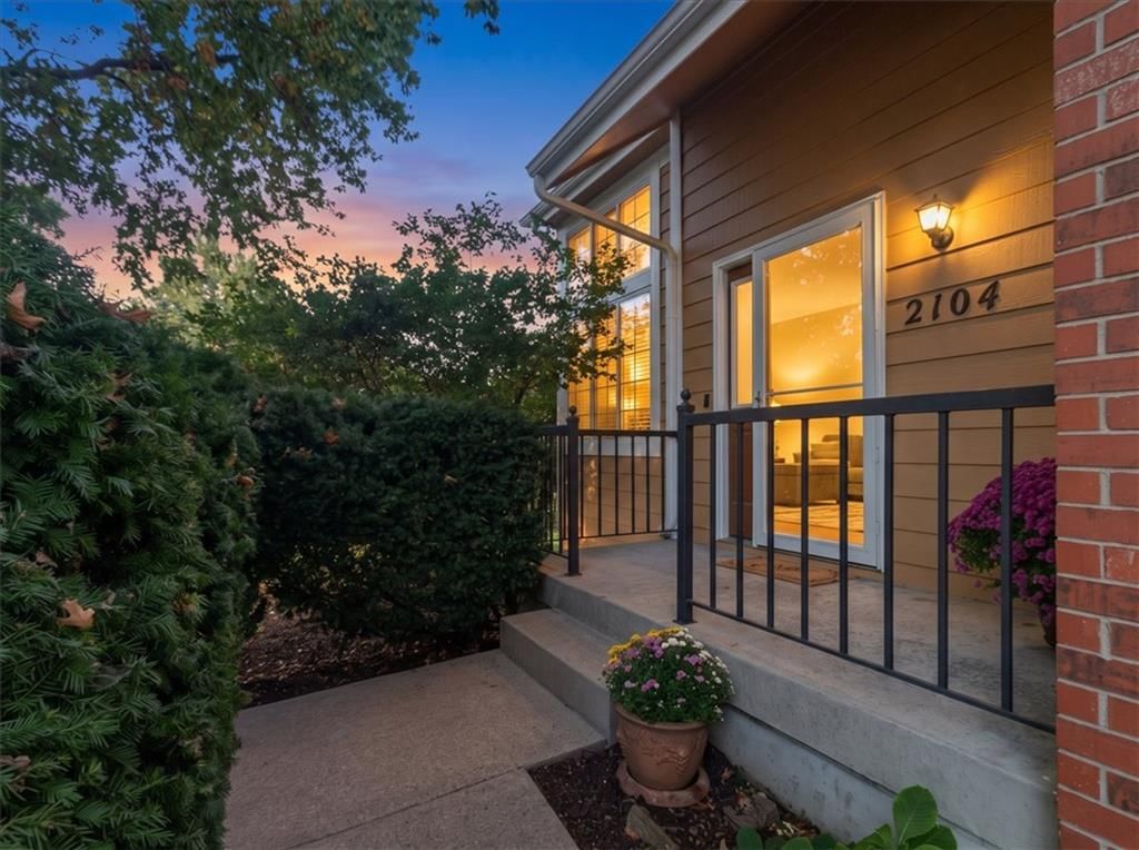 Photo 6 of 30 - 2104 NW Hidden Pointe Court, Blue Springs, MO 64015