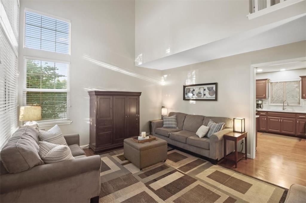 Photo 8 of 30 - 2104 NW Hidden Pointe Court, Blue Springs, MO 64015
