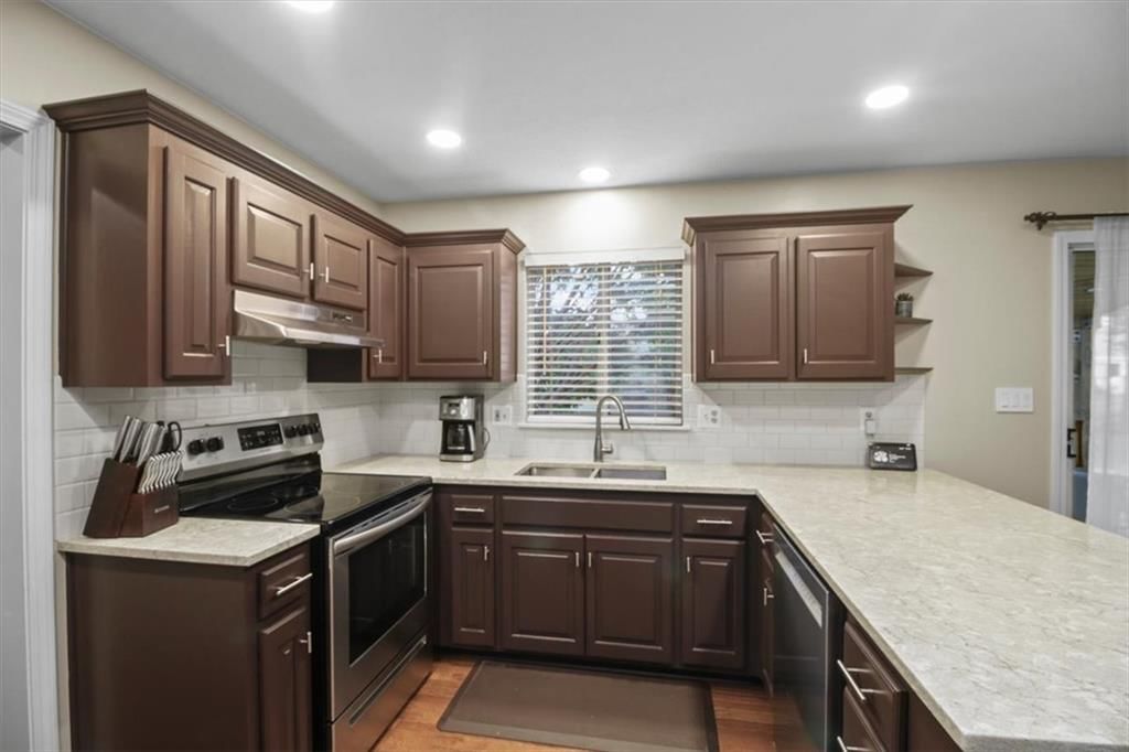 Photo 10 of 30 - 2104 NW Hidden Pointe Court, Blue Springs, MO 64015