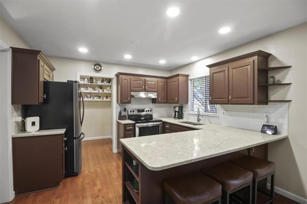 Photo 11 of 30 - 2104 NW Hidden Pointe Court, Blue Springs, MO 64015