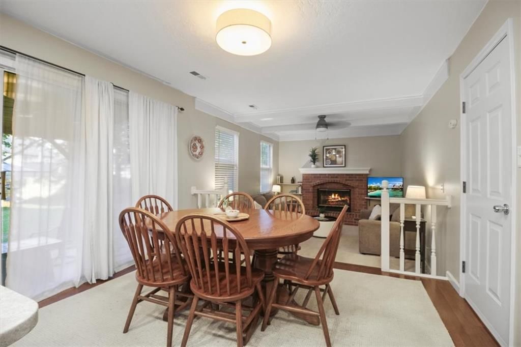 Breakfast nook at 2104 NW Hidden Pointe Court, Blue Springs, MO 64015