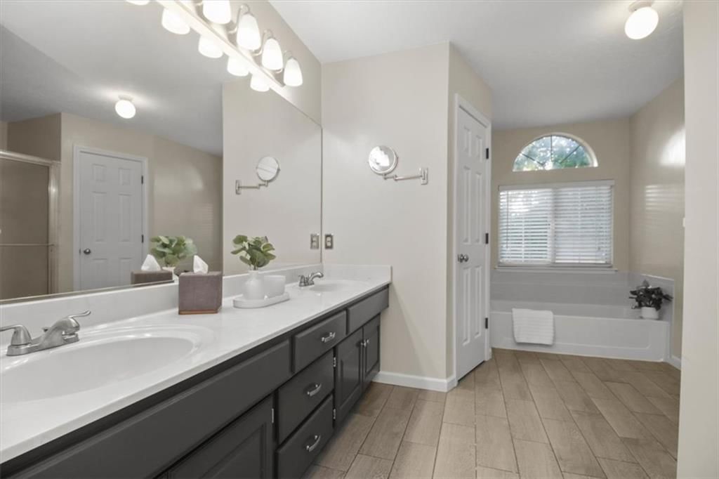 Double vanity at 2104 NW Hidden Pointe Court, Blue Springs, MO 64015