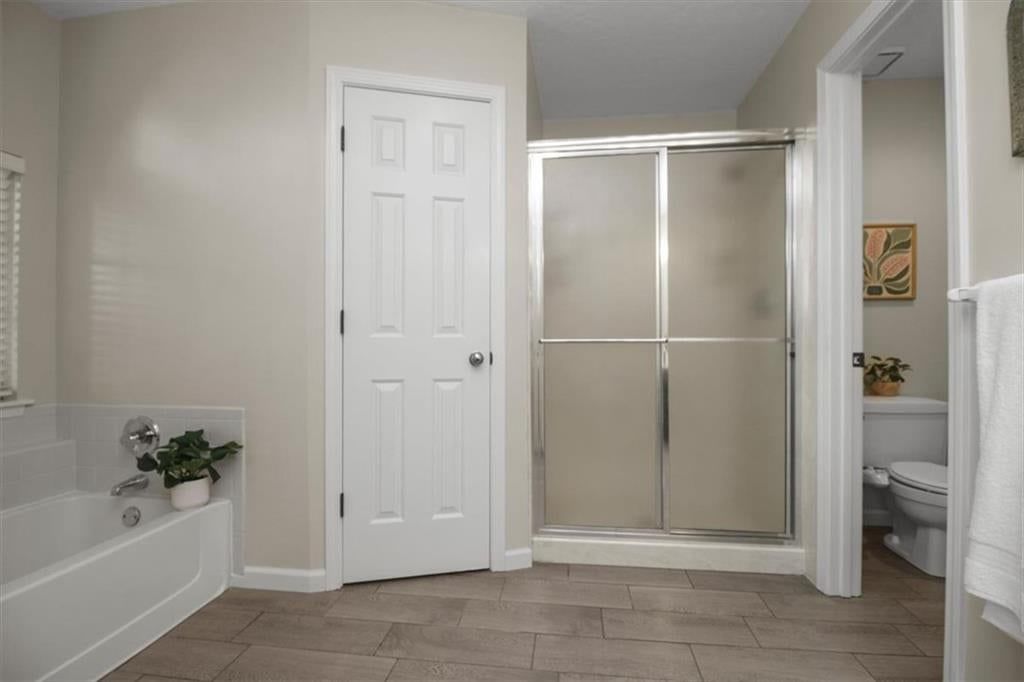 Photo 21 of 30 - 2104 NW Hidden Pointe Court, Blue Springs, MO 64015