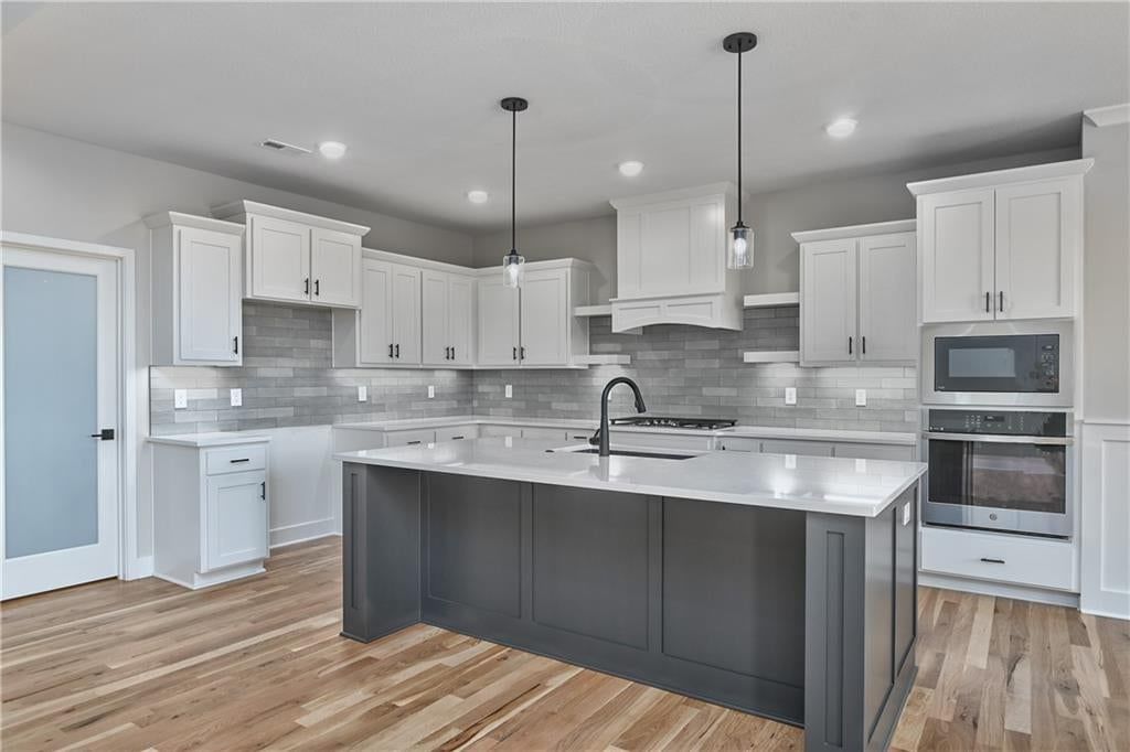 6010 Apache Drive, Shawnee, KS: listing photo 3