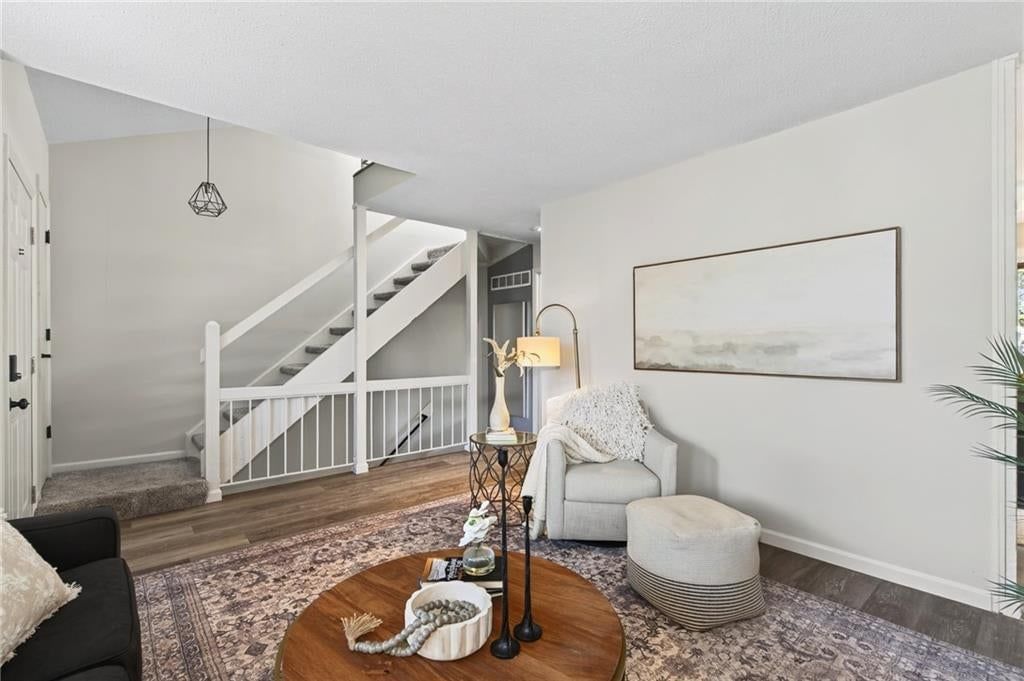 10995 Rosehill Road, Overland Park, KS: listing photo 3