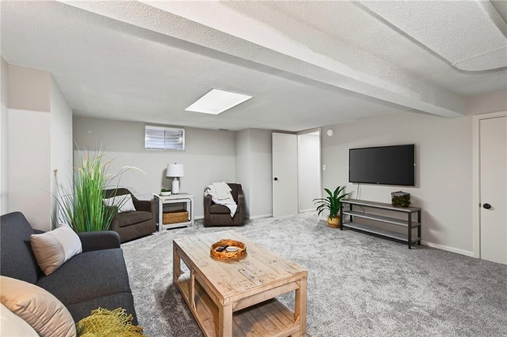 Photo 15 of 18 - 10995 Rosehill Road, Overland Park, KS 66210