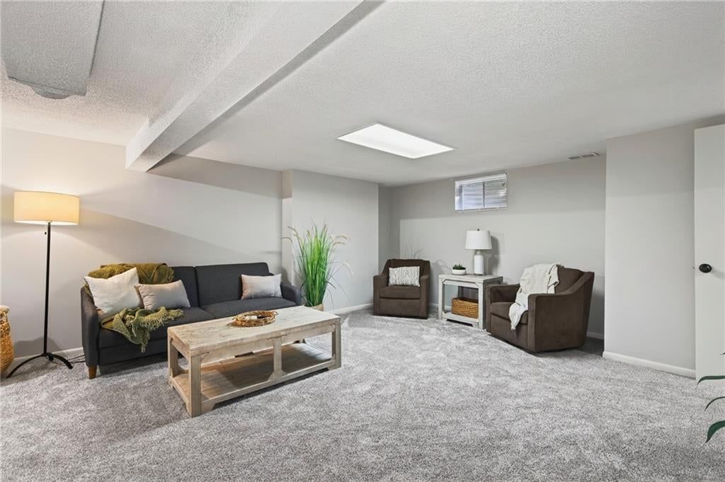Photo 16 of 18 - 10995 Rosehill Road, Overland Park, KS 66210