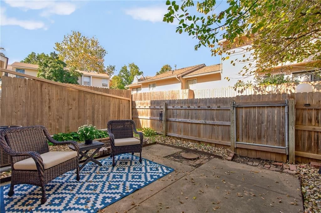 Fenced yard at 10995 Rosehill Road, Overland Park, KS 66210
