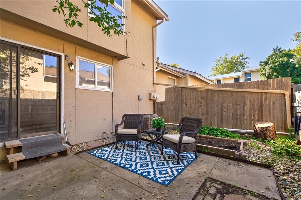 Photo 18 of 18 - 10995 Rosehill Road, Overland Park, KS 66210