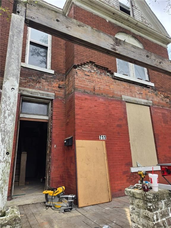 Photo 2 of 13 - 711 troop Avenue, Kansas City, KS 64145
