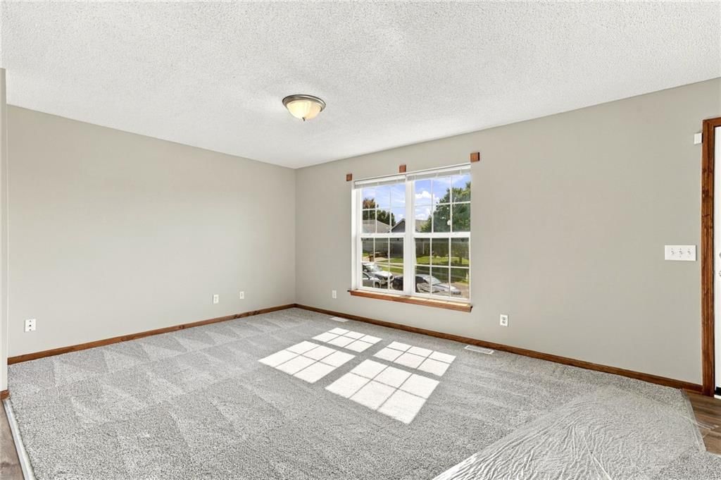 2222 Chanticleer Street, Excelsior Springs, MO: listing photo 3