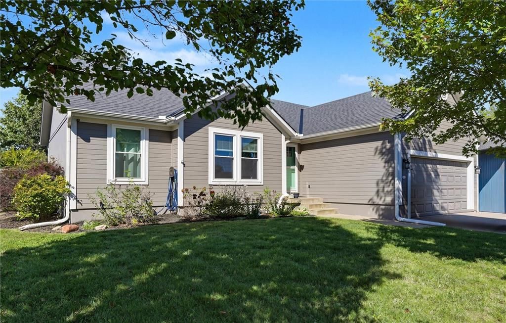 532 W Martin Street, Edgerton, KS: listing photo 2