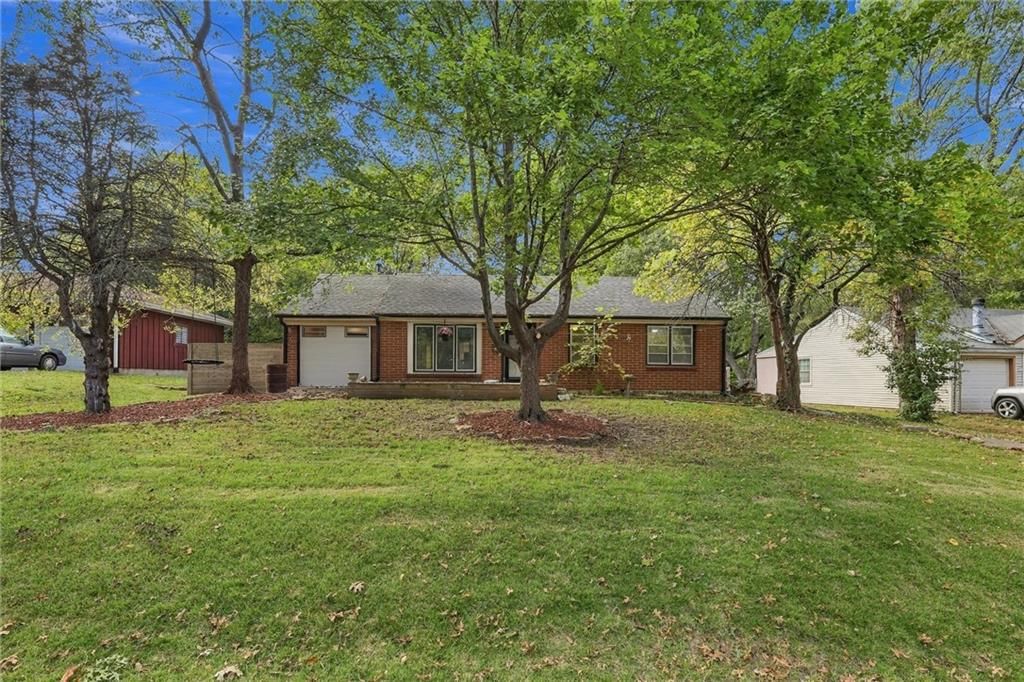 6030 Larsen Lane, Shawnee, KS