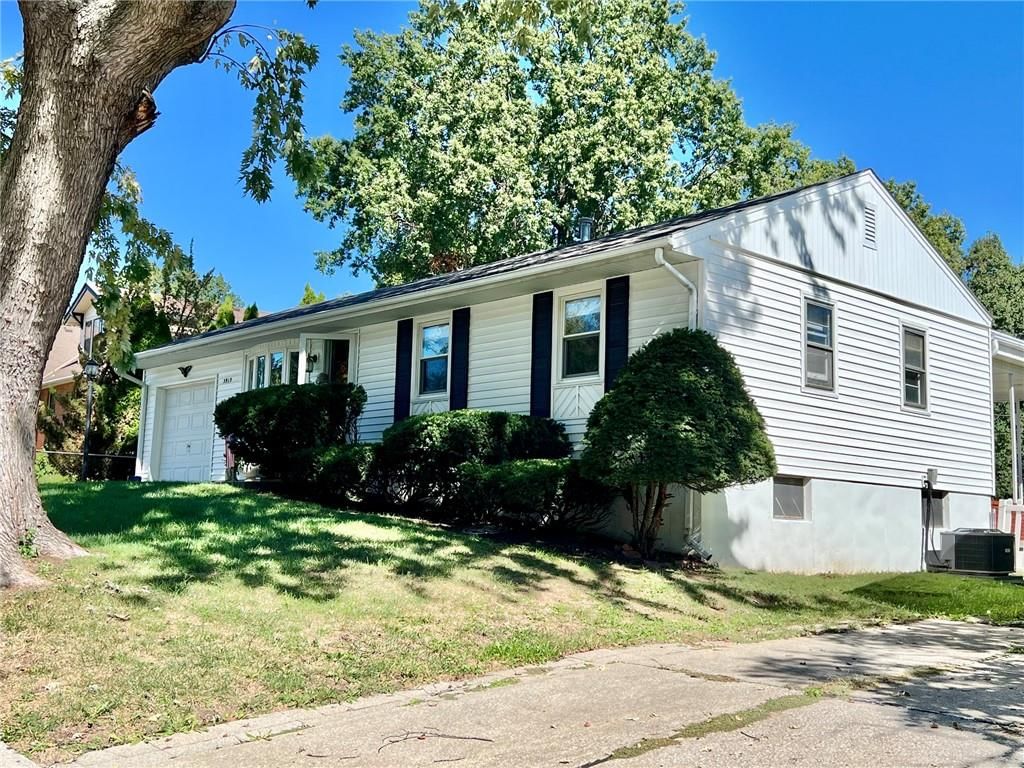Photo 3 of 22 - 3913 S Spring Street, Independence, MO 64055
