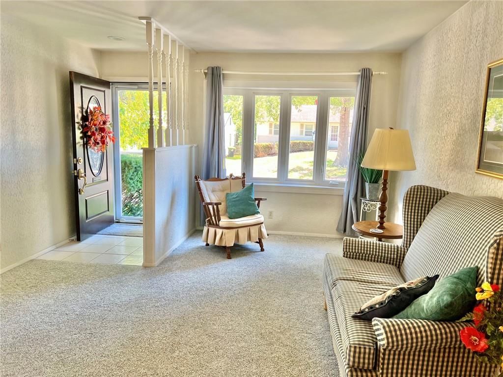 Photo 5 of 22 - 3913 S Spring Street, Independence, MO 64055
