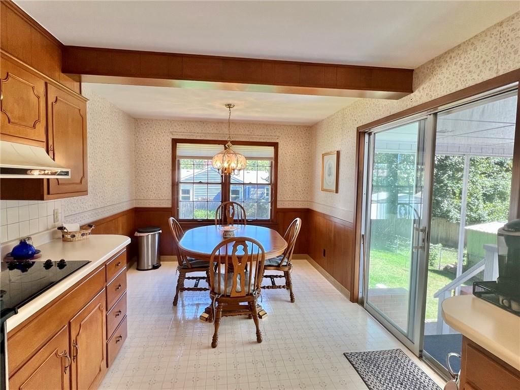 Photo 8 of 22 - 3913 S Spring Street, Independence, MO 64055