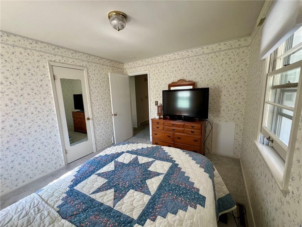 Photo 12 of 22 - 3913 S Spring Street, Independence, MO 64055