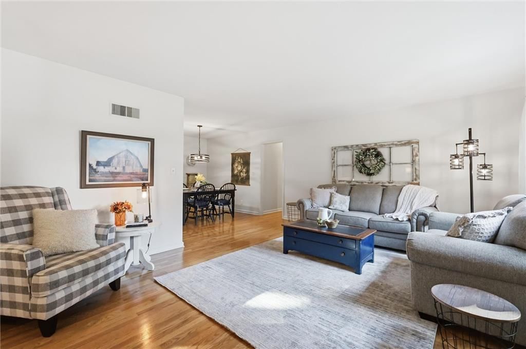 Photo 4 of 35 - 7622 W 96TH Terrace, Overland Park, KS 66212
