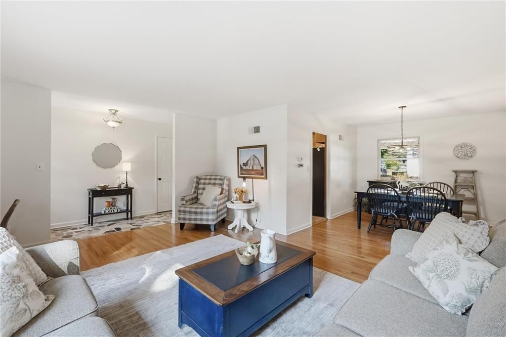 Photo 6 of 35 - 7622 W 96TH Terrace, Overland Park, KS 66212