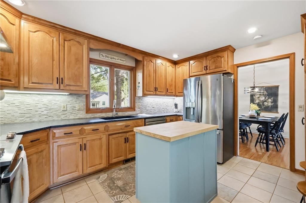 Photo 12 of 35 - 7622 W 96TH Terrace, Overland Park, KS 66212
