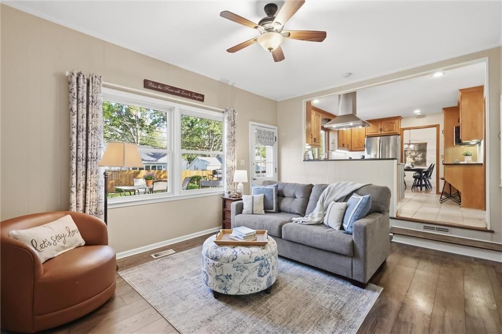 Photo 14 of 35 - 7622 W 96TH Terrace, Overland Park, KS 66212