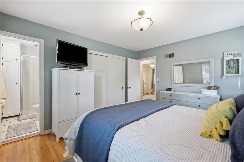Photo 16 of 35 - 7622 W 96TH Terrace, Overland Park, KS 66212
