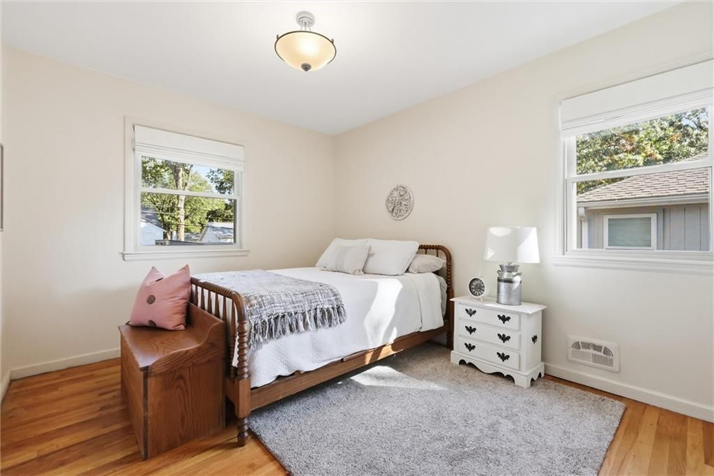 Photo 19 of 35 - 7622 W 96TH Terrace, Overland Park, KS 66212