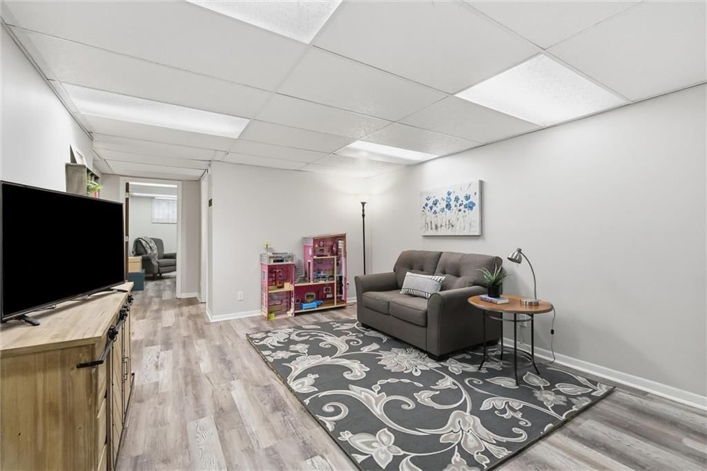 Photo 21 of 35 - 7622 W 96TH Terrace, Overland Park, KS 66212