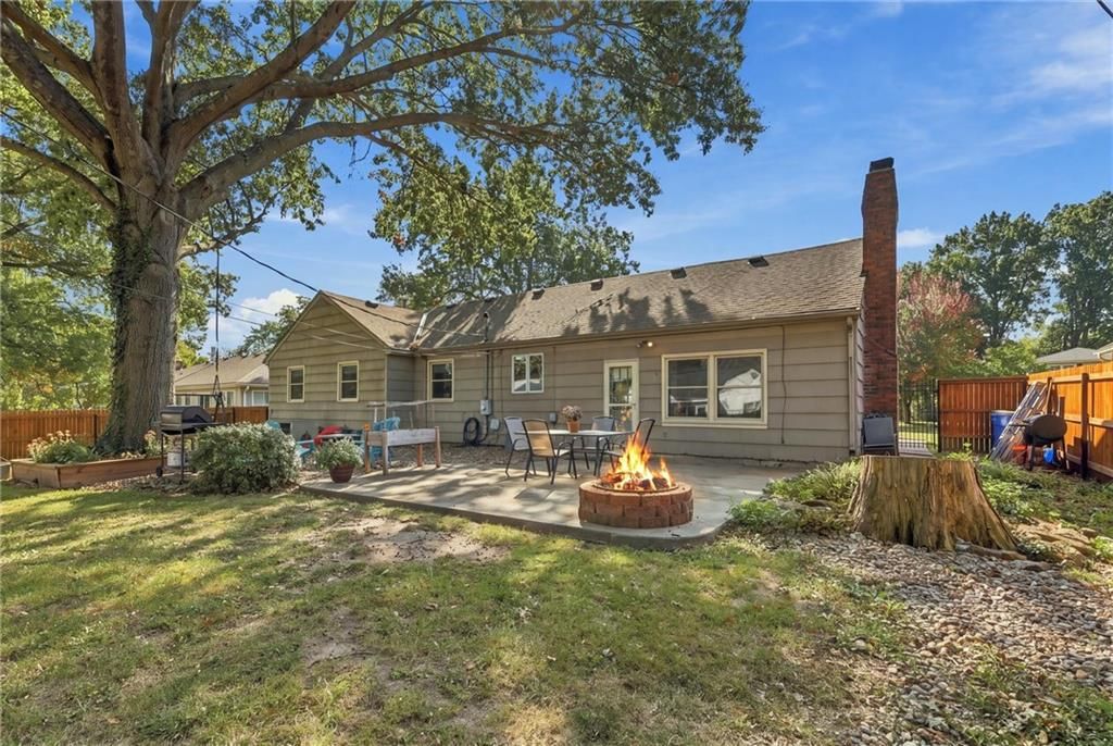 Photo 27 of 35 - 7622 W 96TH Terrace, Overland Park, KS 66212