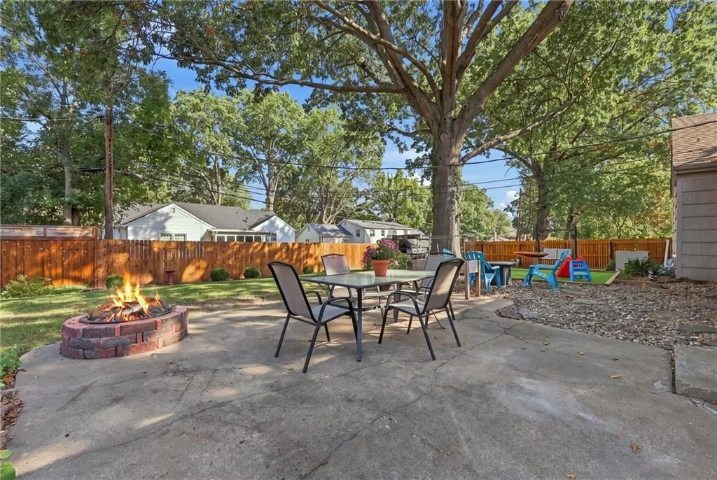 Photo 28 of 35 - 7622 W 96TH Terrace, Overland Park, KS 66212