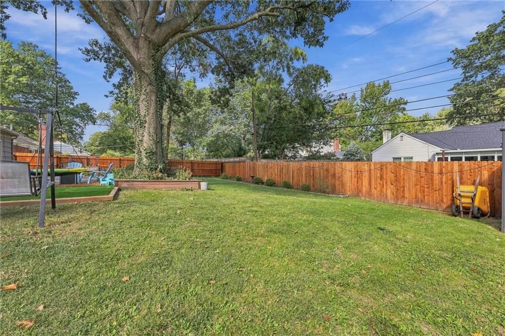 Photo 31 of 35 - 7622 W 96TH Terrace, Overland Park, KS 66212
