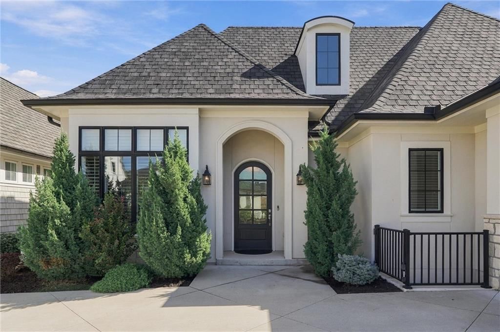 9341 Linden Reserve Drive, Prairie Village, KS: listing photo 2