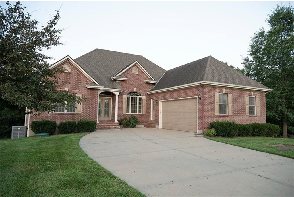 Attached garage at 907 Order No. 11, Freeman, MO 64746