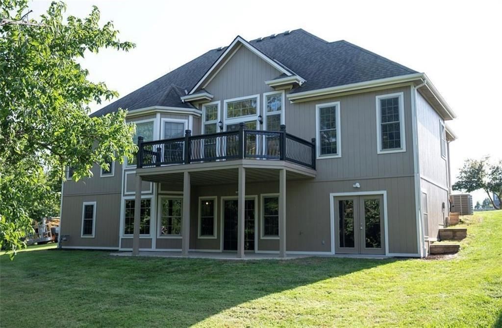 Deck at 907 Order No. 11, Freeman, MO 64746