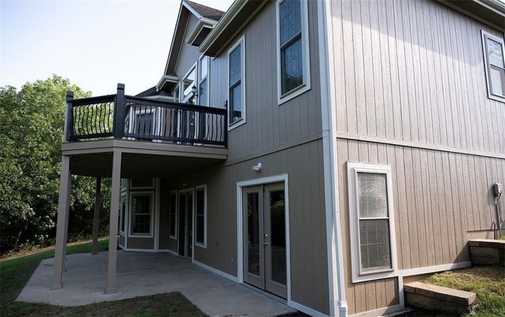 Covered patio at 907 Order No. 11, Freeman, MO 64746