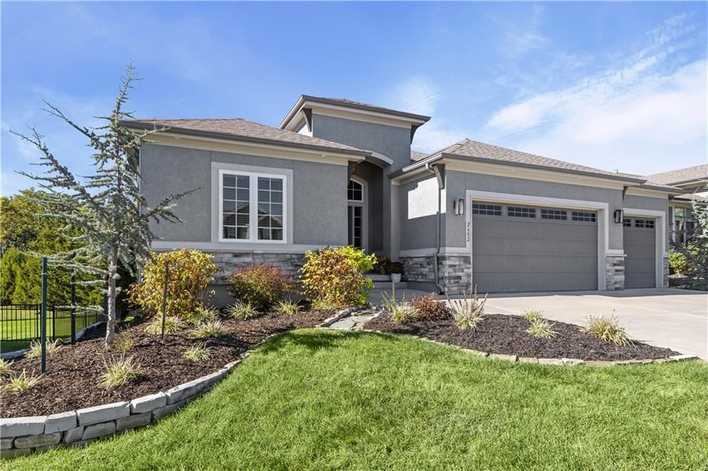 2602 SW River Trail Road, Lee's Summit, MO: listing photo 3