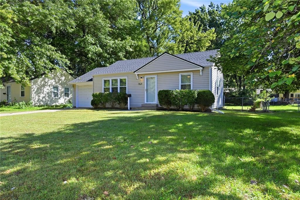 7621 Conser Street, Overland Park, KS: listing photo 2