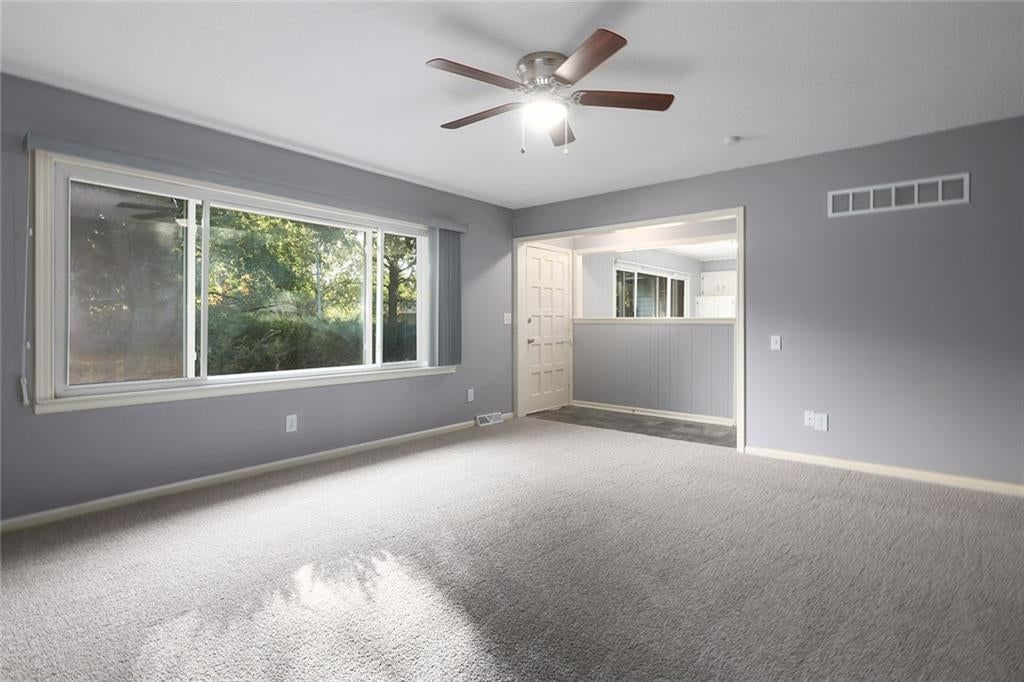 Photo 8 of 27 - 13248 Manchester Avenue, Grandview, MO 64030