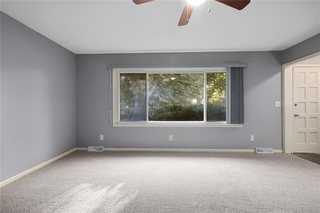 Photo 9 of 27 - 13248 Manchester Avenue, Grandview, MO 64030