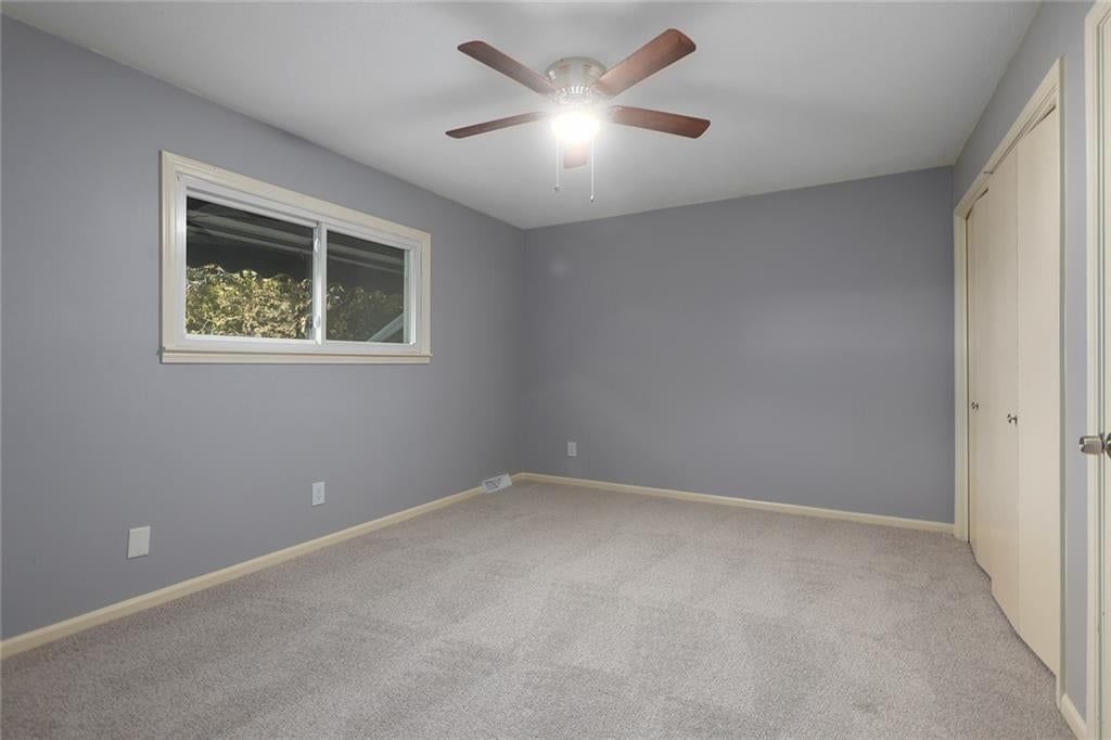Photo 13 of 27 - 13248 Manchester Avenue, Grandview, MO 64030