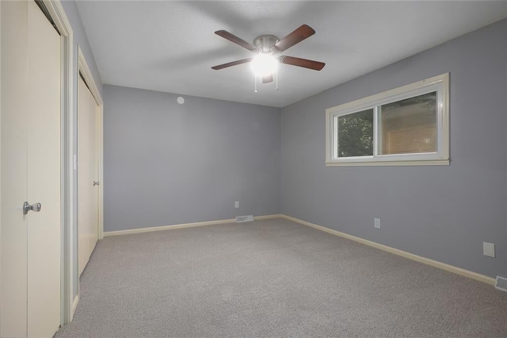 Photo 15 of 27 - 13248 Manchester Avenue, Grandview, MO 64030