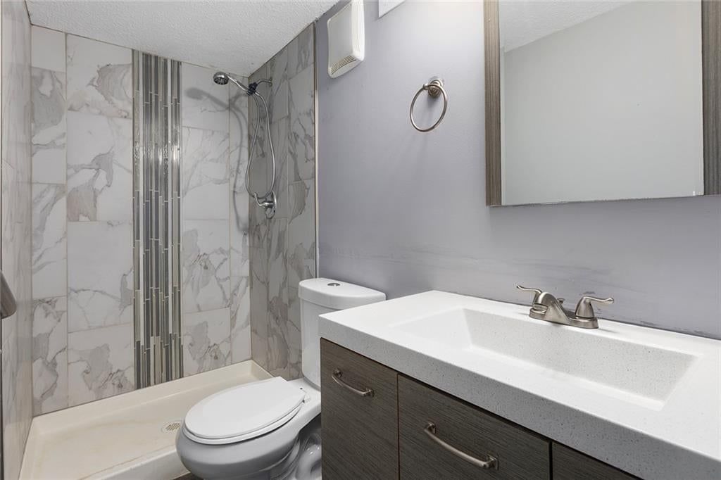 Photo 18 of 27 - 13248 Manchester Avenue, Grandview, MO 64030