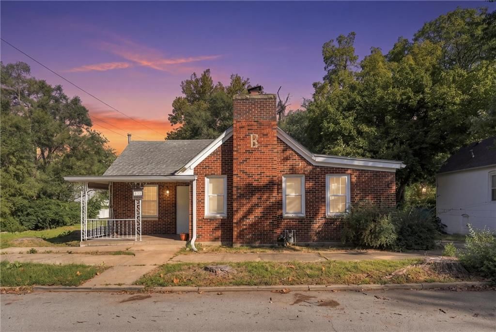 838 Ottawa Street, Leavenworth, KS: listing photo 2