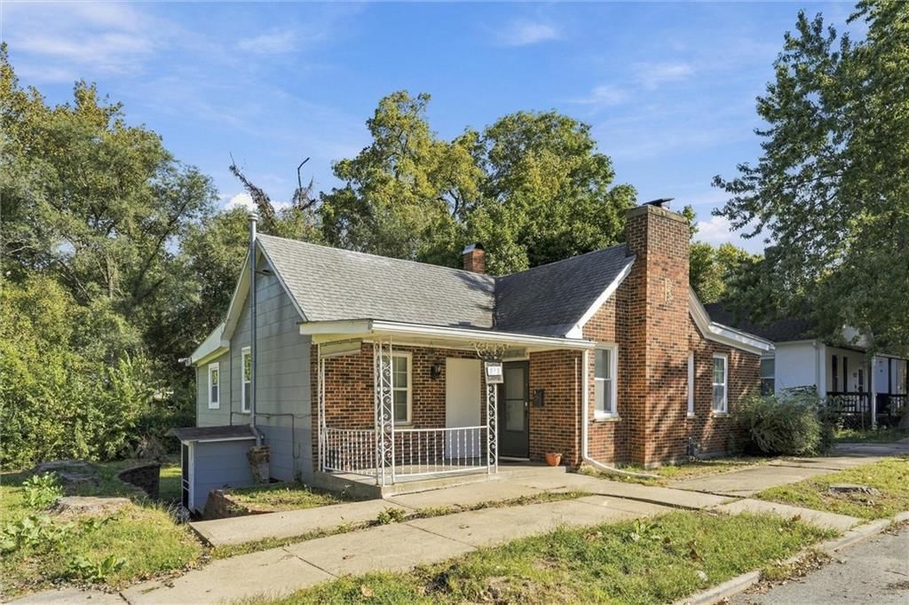 Photo 4 of 27 - 838 Ottawa Street, Leavenworth, KS 66048
