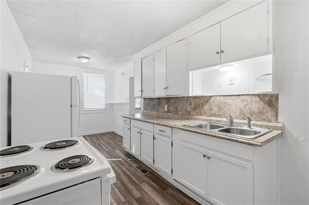 Photo 12 of 27 - 838 Ottawa Street, Leavenworth, KS 66048