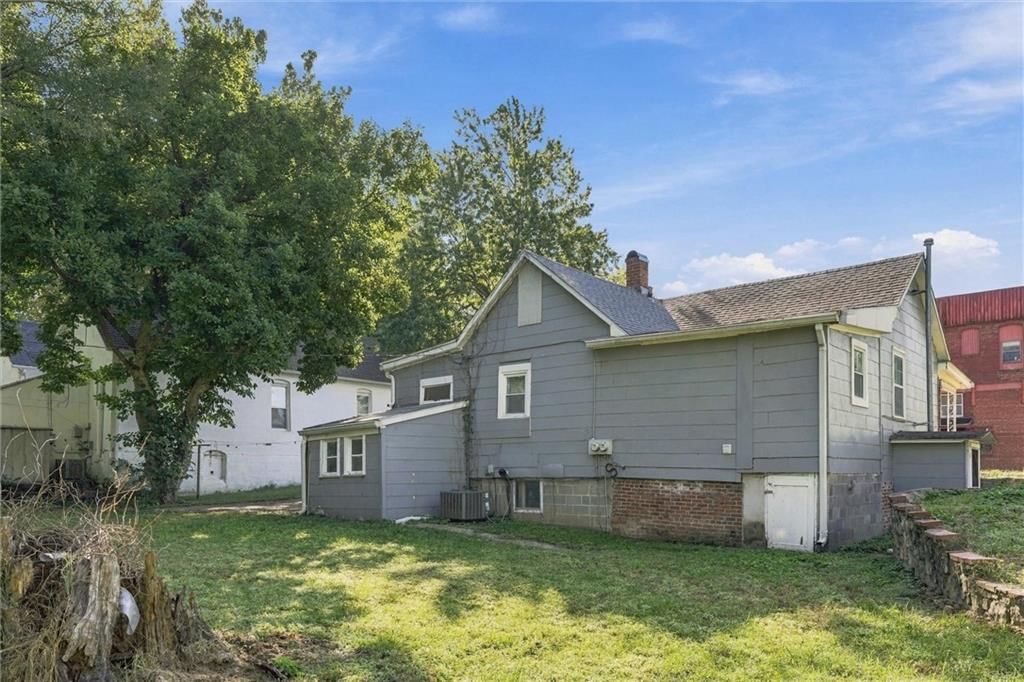 Photo 25 of 27 - 838 Ottawa Street, Leavenworth, KS 66048